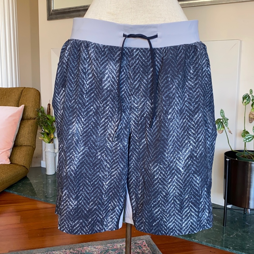 Men’s Lululemon short, size Large